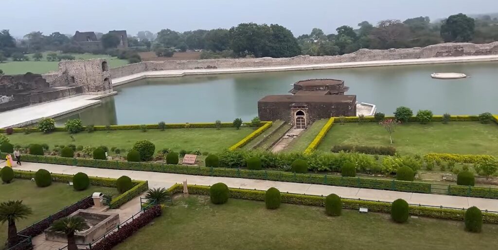 Taveli Mahal mandu